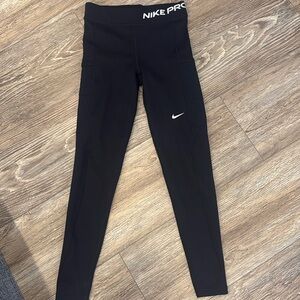 Women’s Nike pro leggings in small